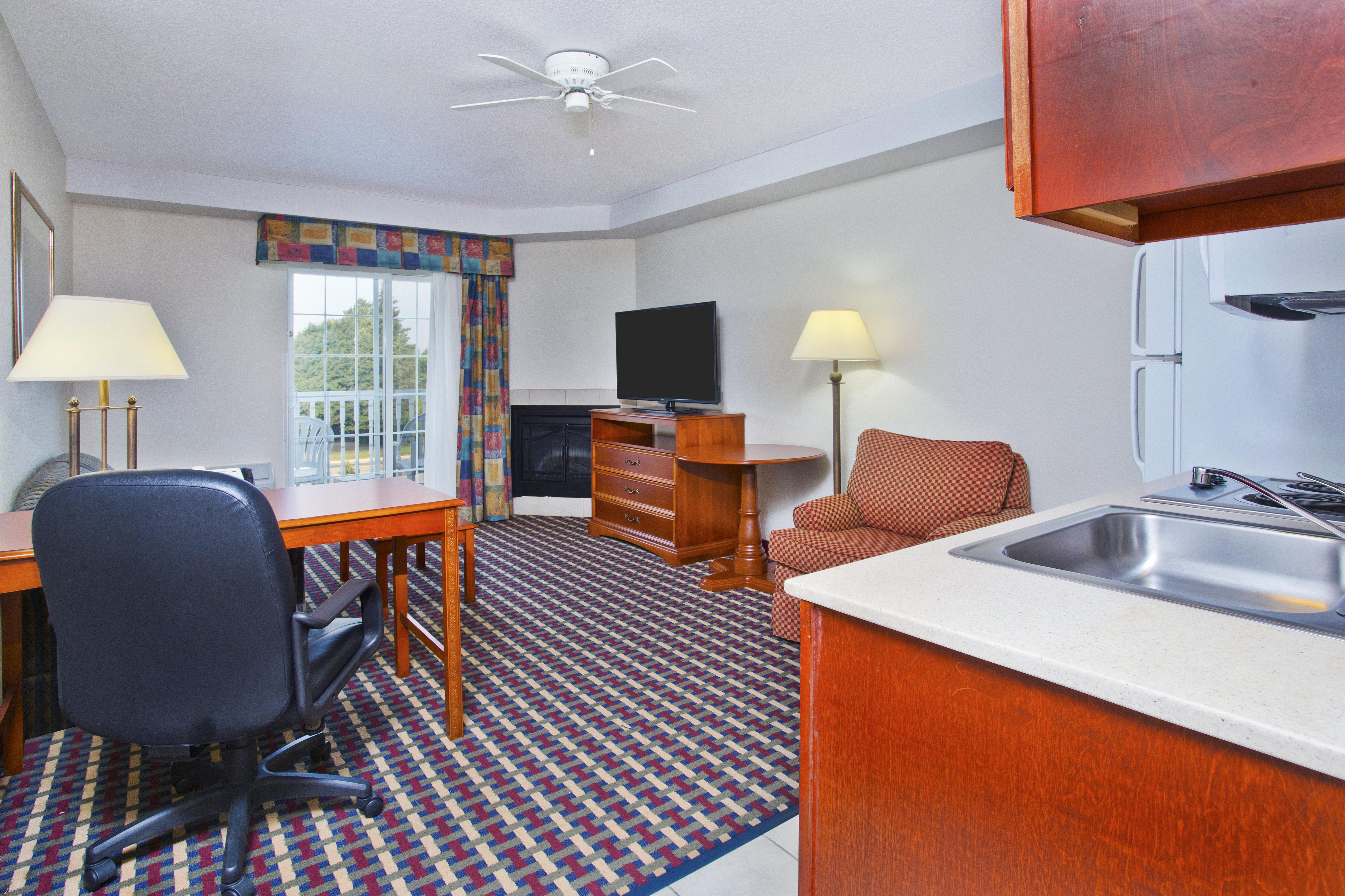 Holiday Inn Express Hotel & Suites Petoskey By Ihg Exterior foto